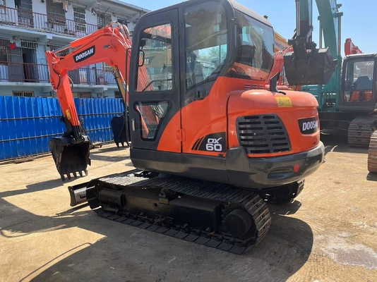 2020년 DX60은 두산 굴삭기 20 톤 능력을 사용했습니다